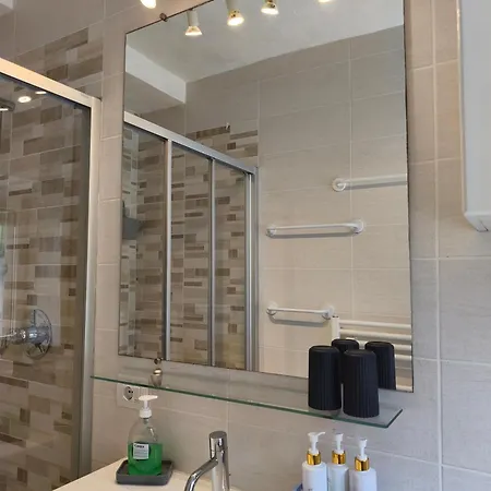 Апартаменты Maddalena House Варенна